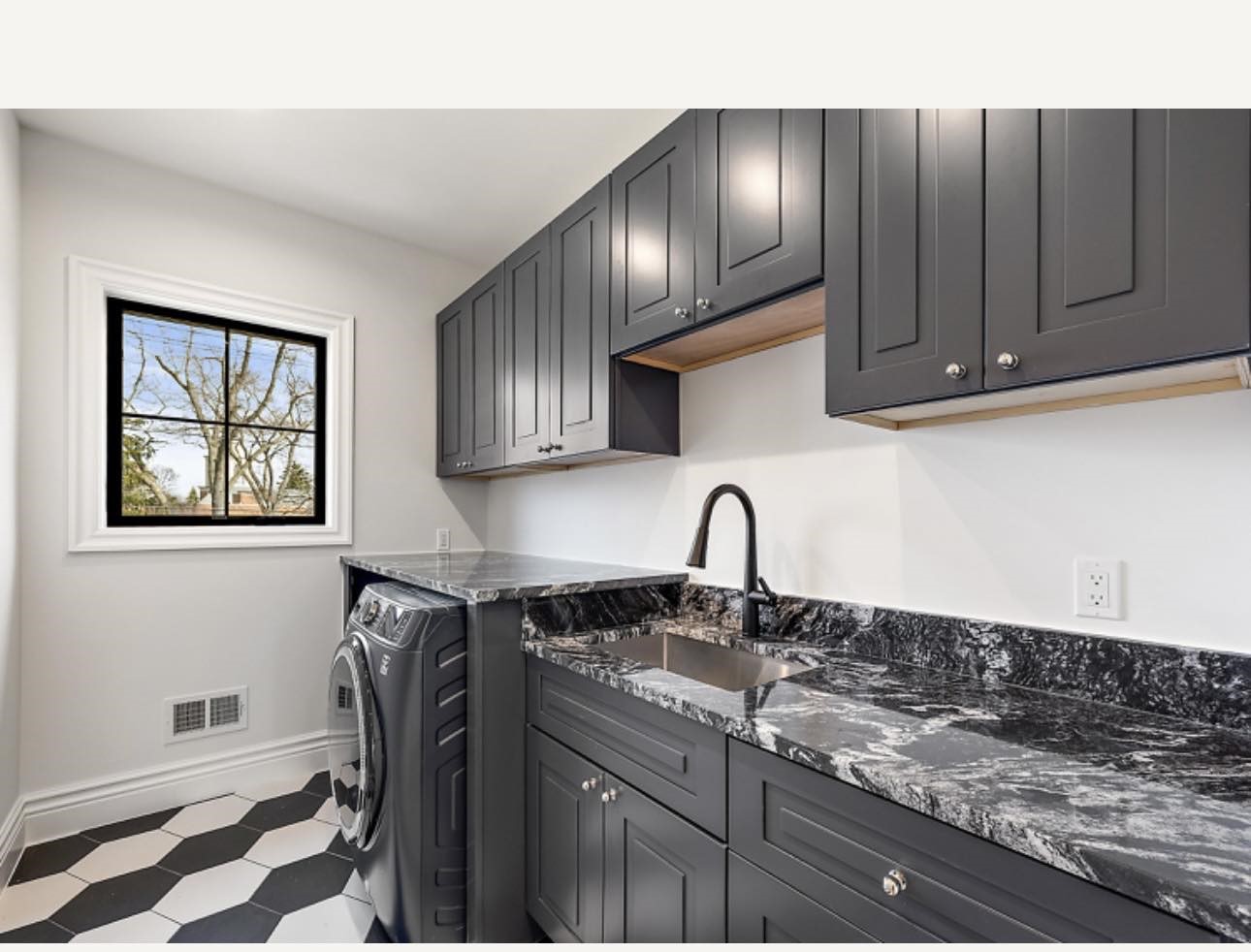 d7fd8b52-5580-42b4-8d37-b9498615425f